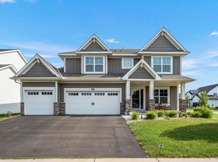 9425 Compass Pointe Rd, Woodbury, MN 55129