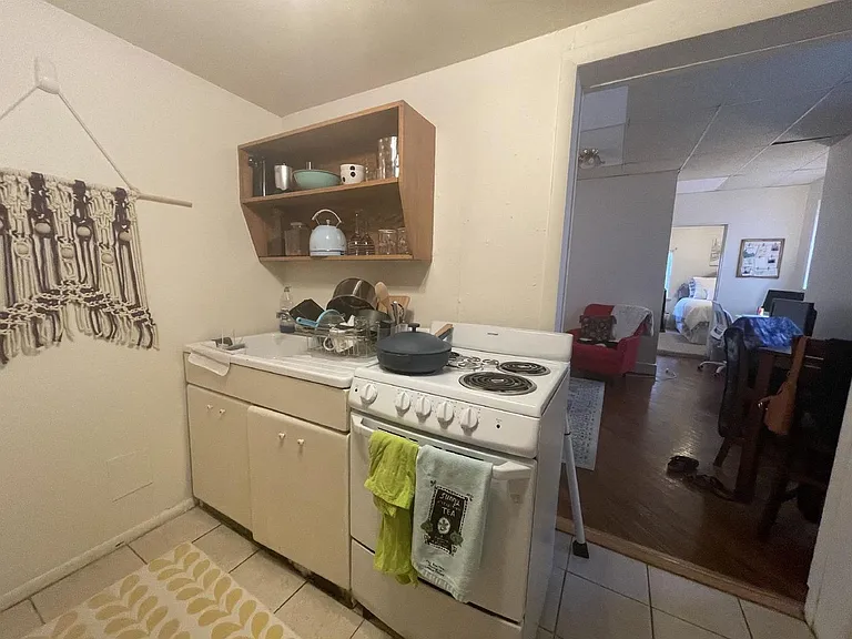 416 E 2nd St — Photo 23