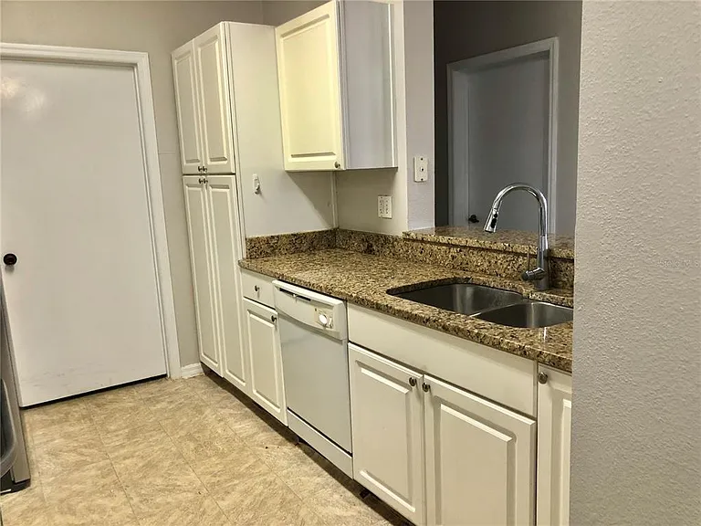 5542 Metrowest Blvd #104 — Photo 8