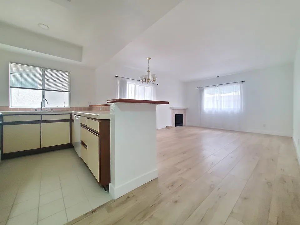 1546 Amherst Ave #103