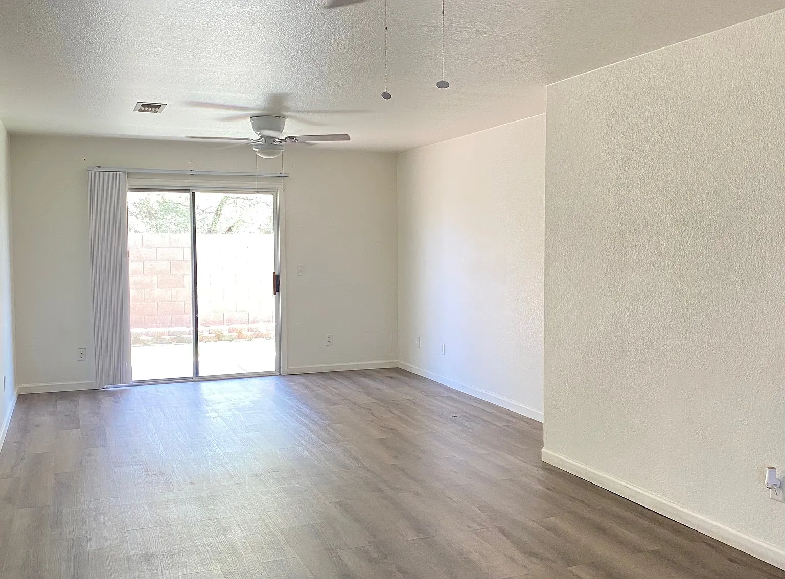 3 bed, 1344 sqft, $1,700 — Photo 2