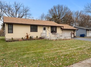 923 Dawn Ct, Dekalb, IL 60115