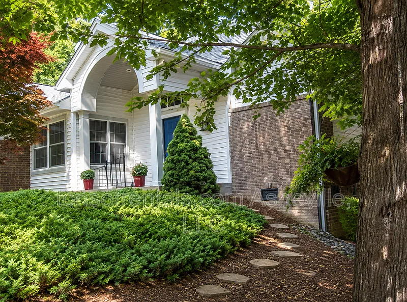 2 bed, 2.0 bath, 1587 sqft, $2,295 — Photo 3