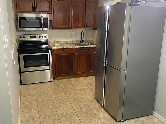 5th image of 3828 Illinois Ave APT 3828