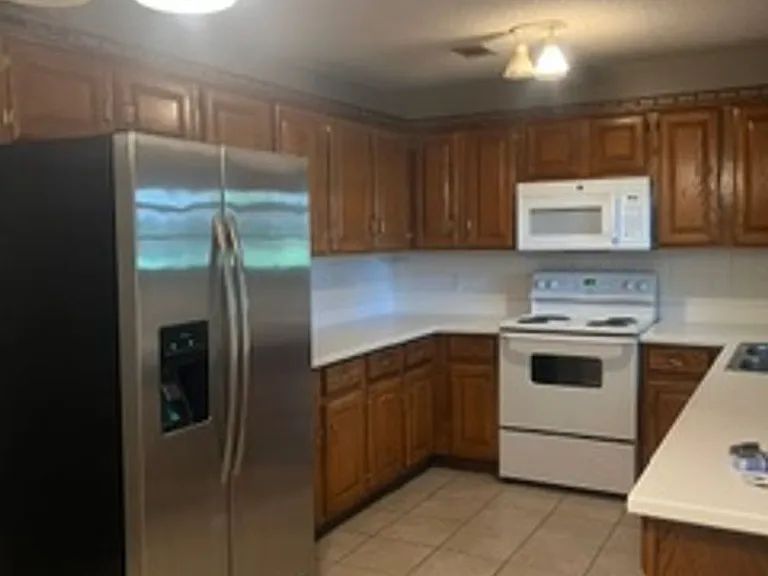 10701 Edgewater Rd — Photo 3