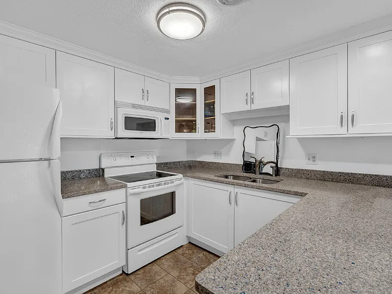 112 Franklin St #C2 — Photo 9