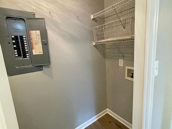 3rd image of 250 Waterdown Dr APT 8