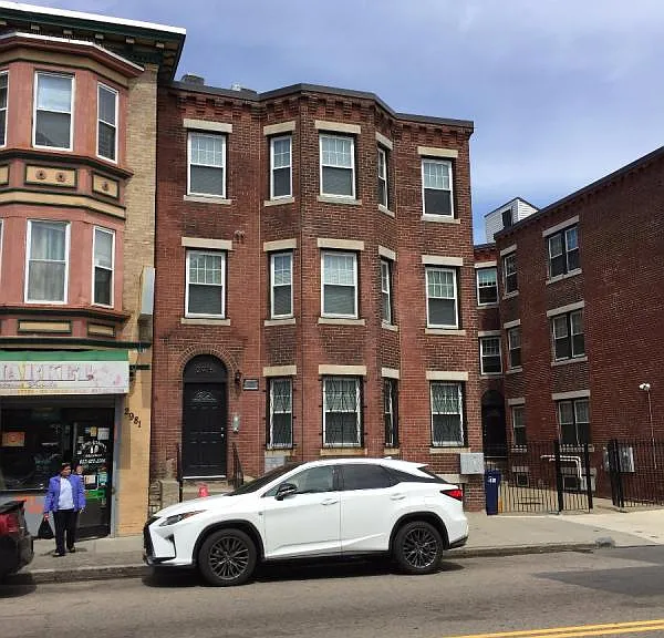 Washington St — Photo 10