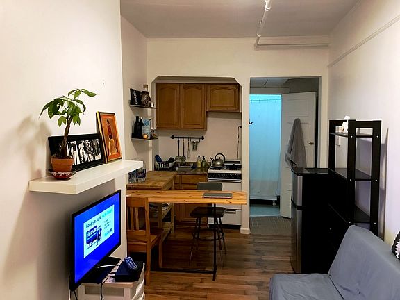 3rd image of 315 W 77th St #1BB