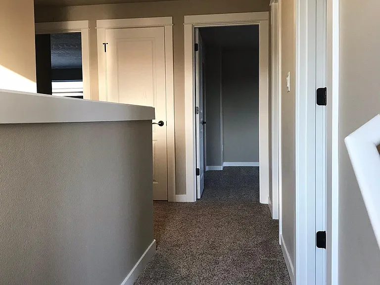 W 28th Ave — Photo 11