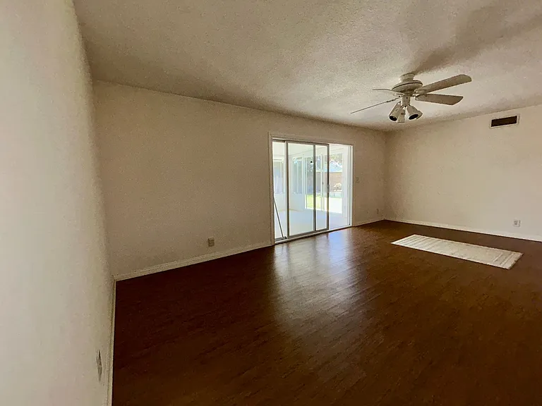 5572 Nevada Dr — Photo 7