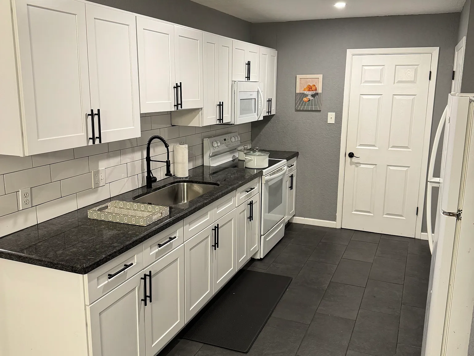 2 bed, 1190 sqft, $2,500 — Photo 4