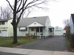 135 Ridgewood Rd, Rochester, NY 14626