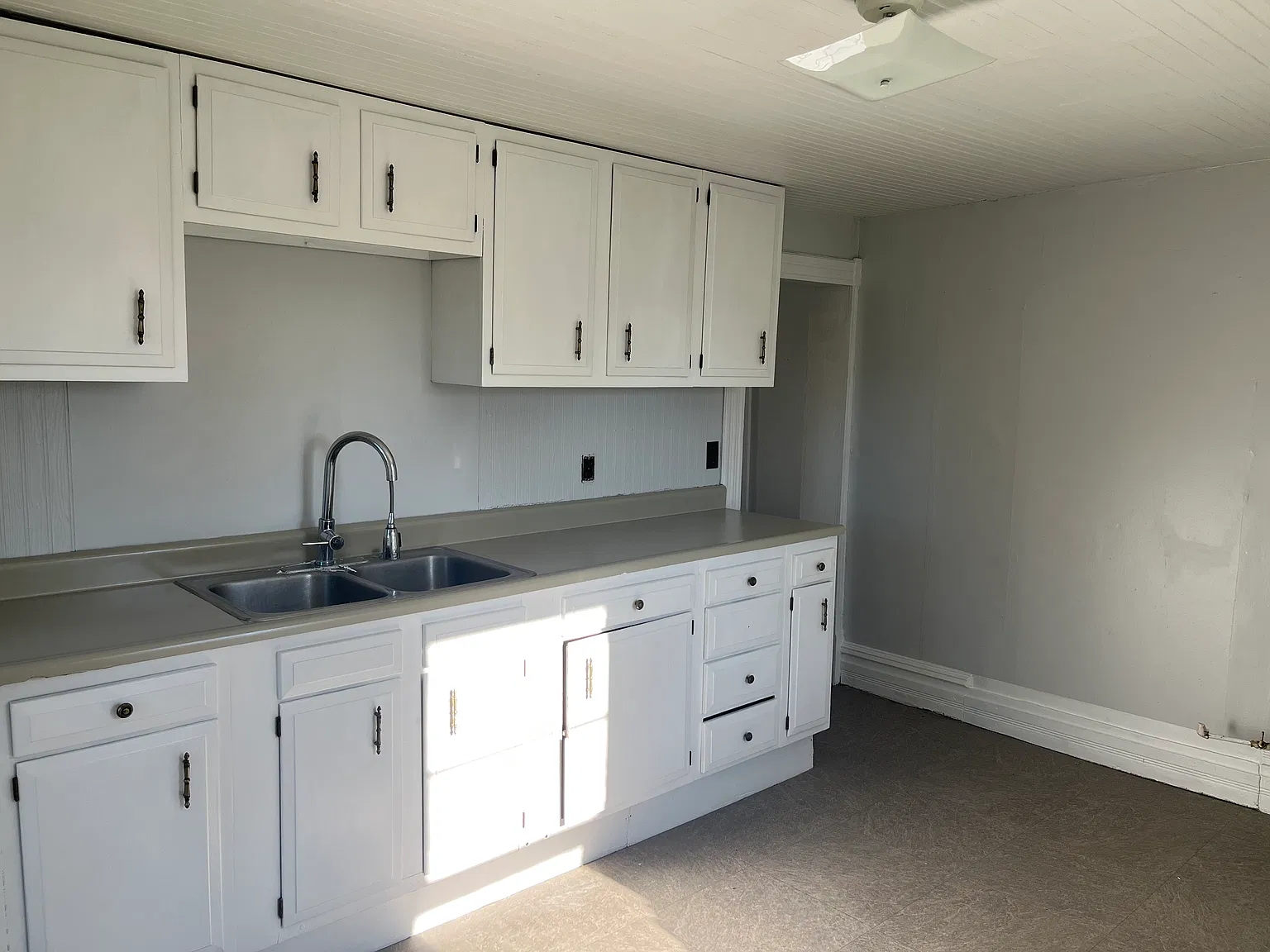 2 bed, $750 — Photo 2