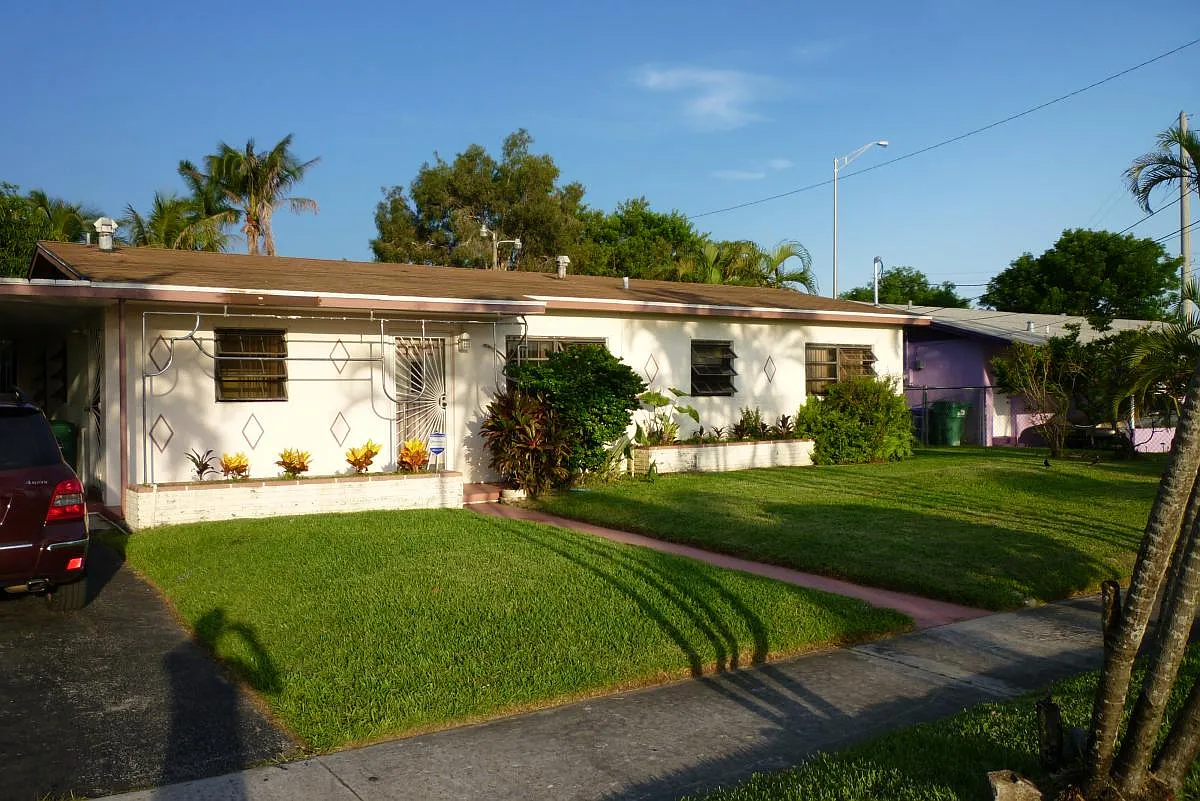 4 bed, 1300 sqft, $6,000 — Photo 2