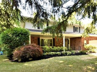 24809 Sunset Oval, North Olmsted, OH 44070