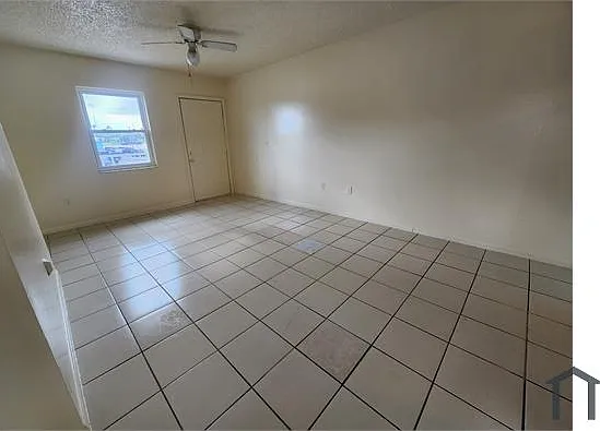 2 bed, 740 sqft, $1,050 — Photo 3