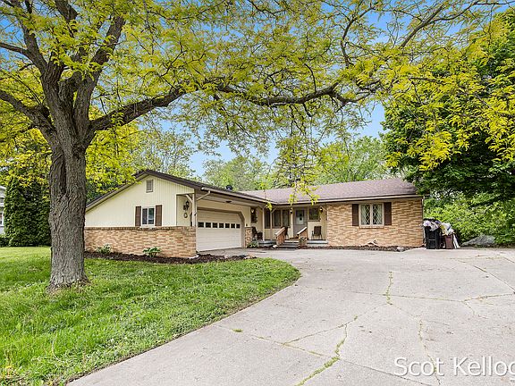 2nd image of 1915 Ramblewood Ct SE