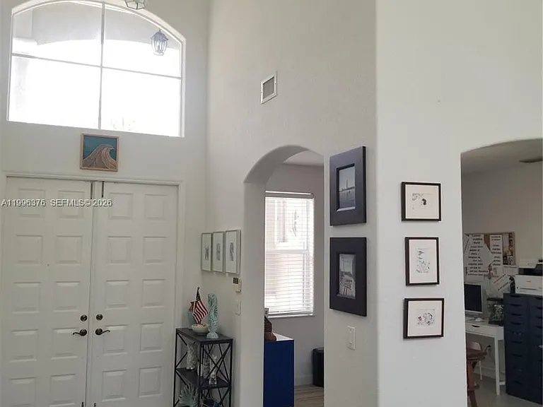 4719 NW 96th Pl — Photo 2