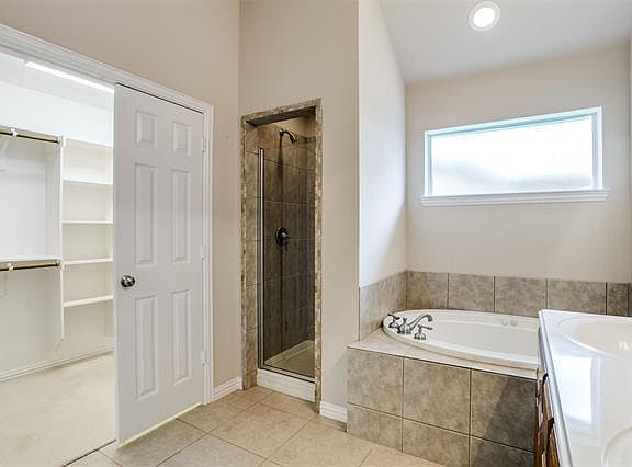 4th image of 2612 Britany Cir