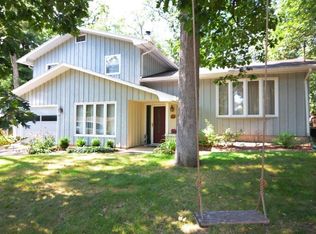 826 Timber Trl, Fontana, WI 53125