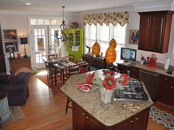 Kitchen/informal dining room