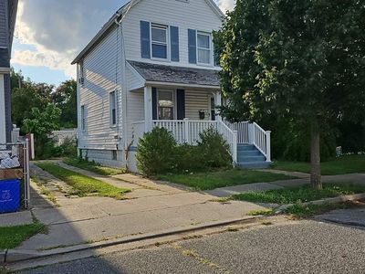 28 Saint Marks Avenue, Rockville Centre, NY, 11570