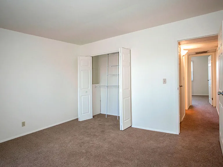 500 Glendale Blvd — Photo 5