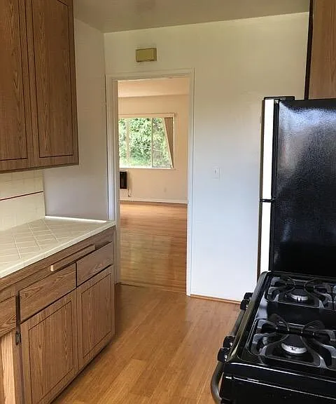1479 N Havenhurst Dr #4 — Photo 6