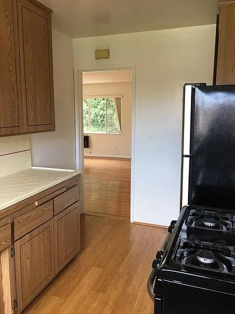 Building Photo - 1479 N Havenhurst Dr #4