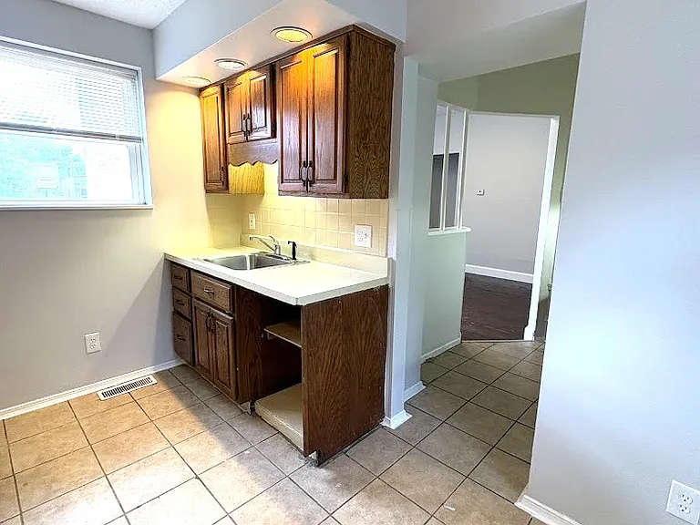 3637 Alberta St — Photo 9