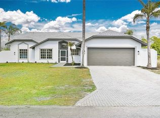 835 Geneva St E, Lehigh Acres, FL 33974