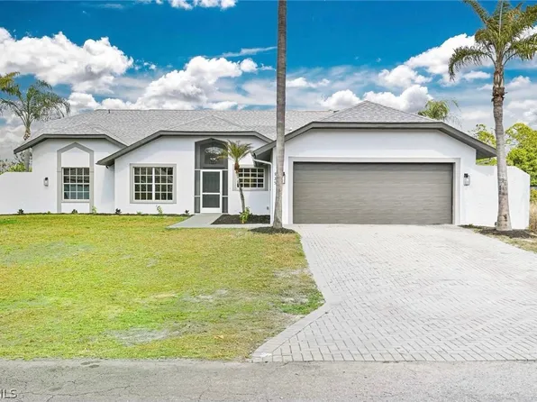 835 Geneva St E, Lehigh Acres, FL 33974
