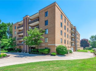 22555 Center Ridge Rd APT 407, Rocky River, OH 44116