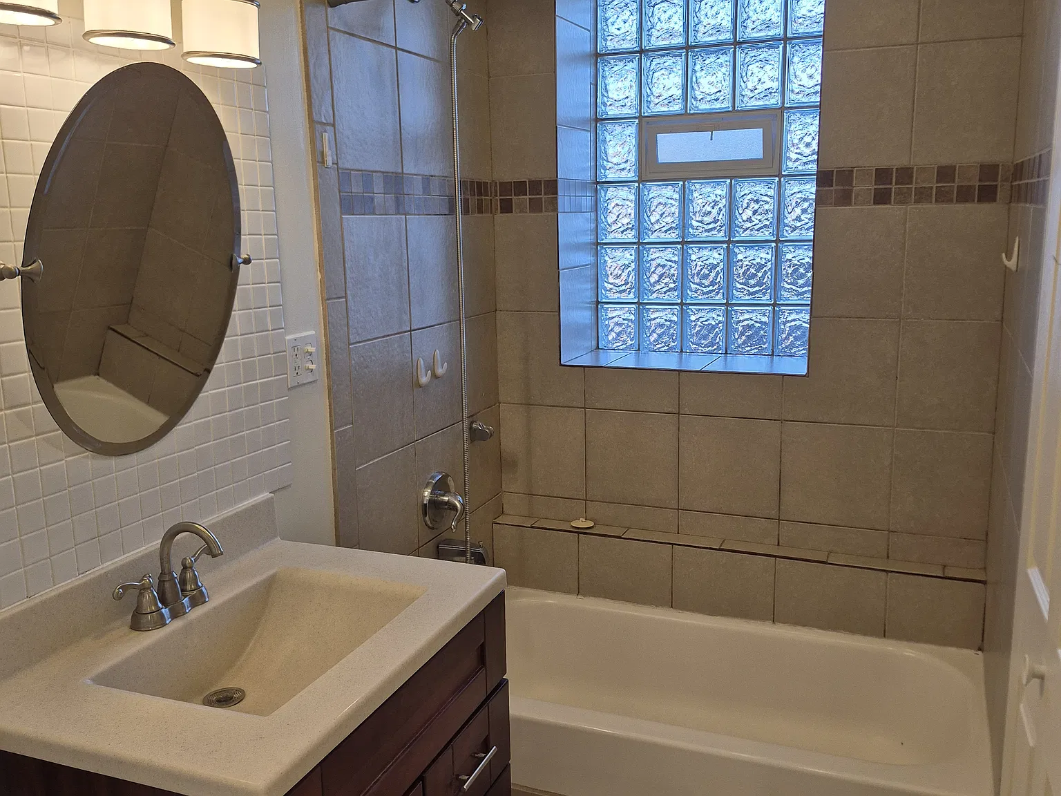 2 bed, 800 sqft, $1,400 — Photo 2