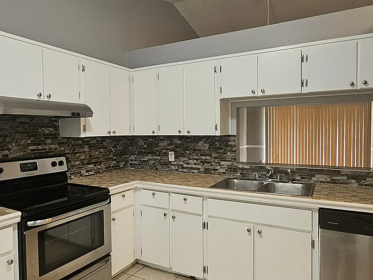 12405 Shearwater Dr — Photo 2