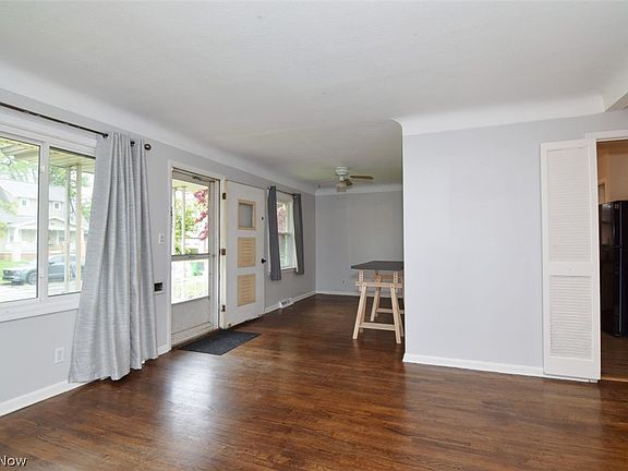 3rd image of 1098 Homestead Rd