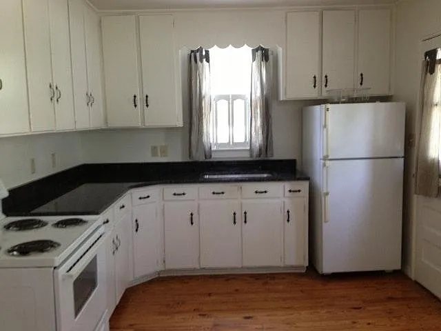 3 bed, 1200 sqft, $2,200 — Photo 3