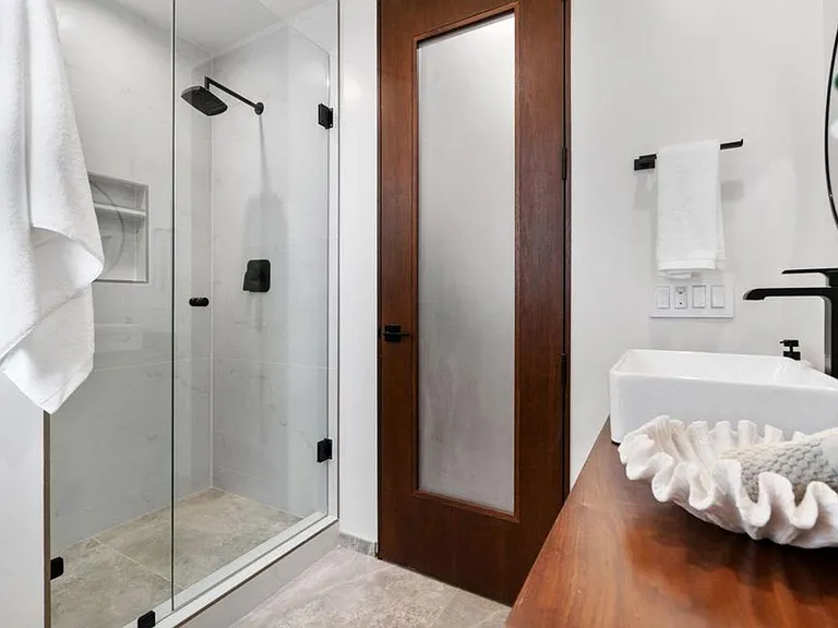5610 Bellevue Ave — Photo 32