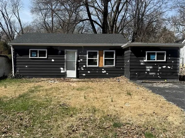 10117 Earl Dr, Saint Louis, MO 63136