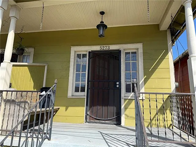 2 bed, 1.0 bath, 687 sqft, $1,300 — Photo 1
