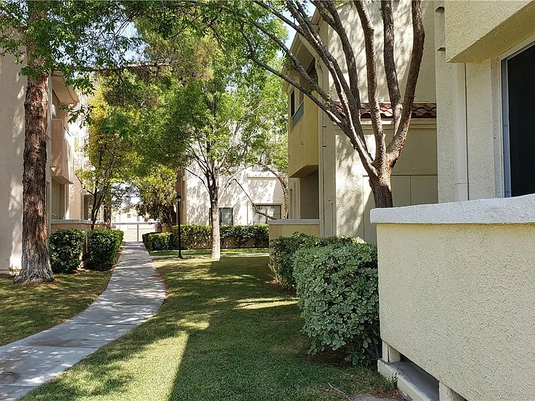 4865 S Torrey Pines Dr #106 — Photo 3