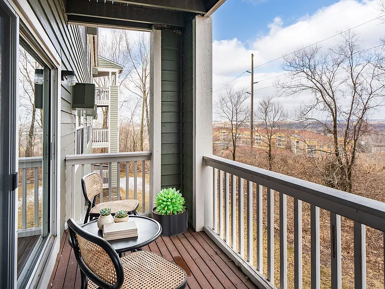Minnetonka - 1 Bed / 1 Bath - 728 Sq.Ft.