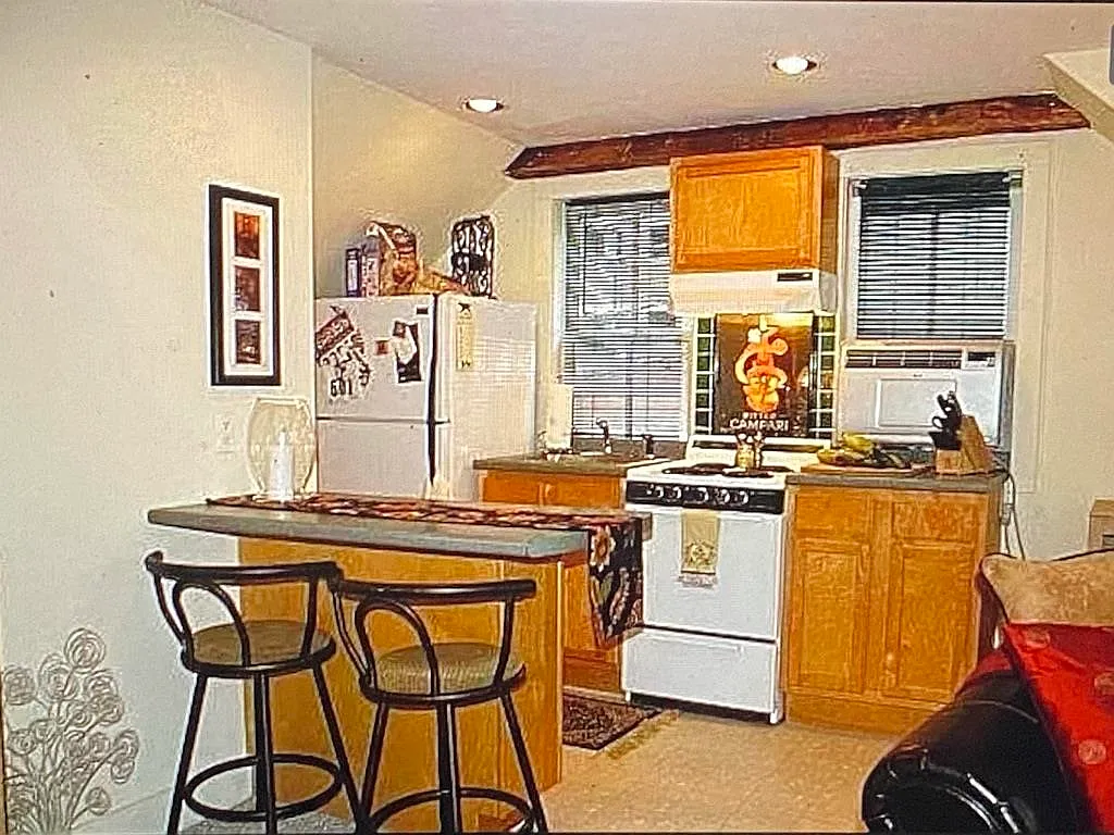1 bed, 1.0 bath, 450 sqft, $1,995 — Photo 3