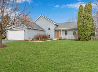 2348 Potomac Ct, Lindenhurst, IL 60046