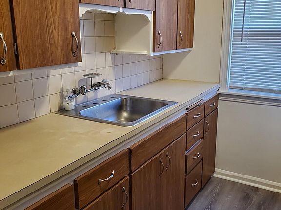 4th image of 5512 Southern Blvd #2