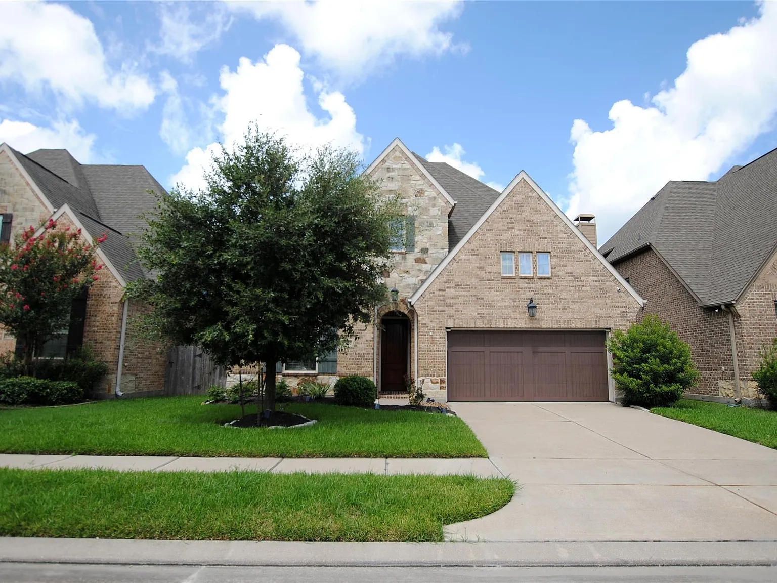 4 bed, 3.5 bath, 3586 sqft, $4,700 — Photo 3
