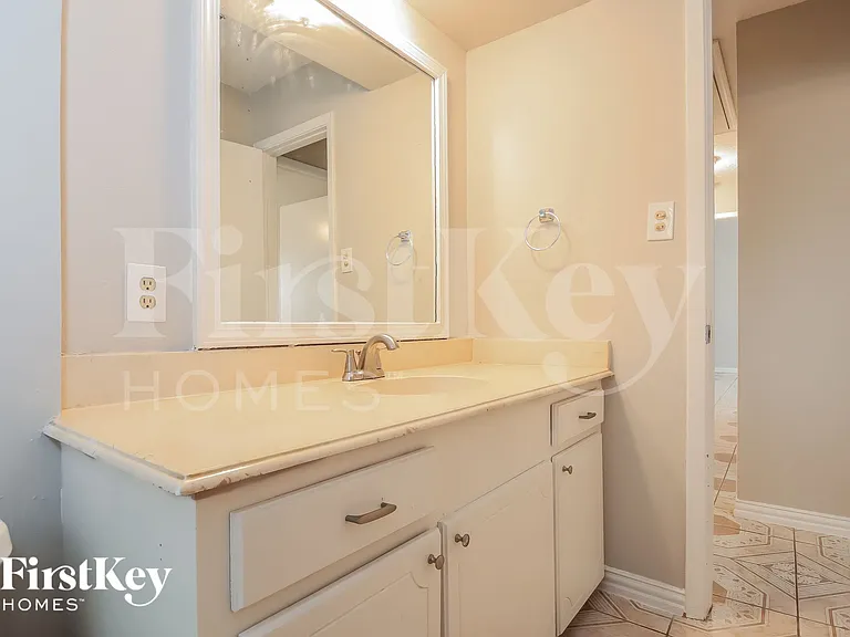 5614 Rivergate Dr — Photo 13