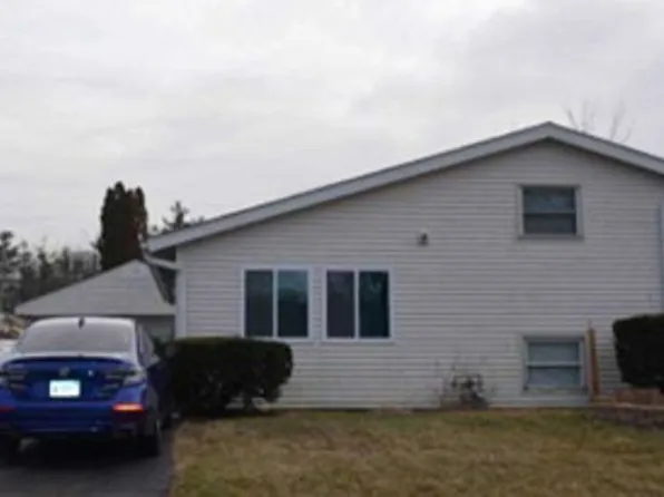 417 Blackhawk Ave, Carpentersville, IL 60110