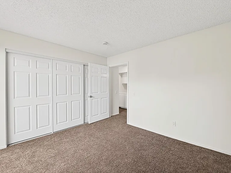 1075 Loma Ave — Photo 22